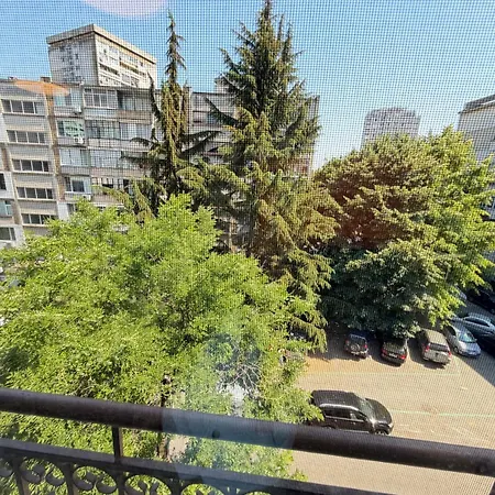Azure Lazur 2bd 布尔加斯