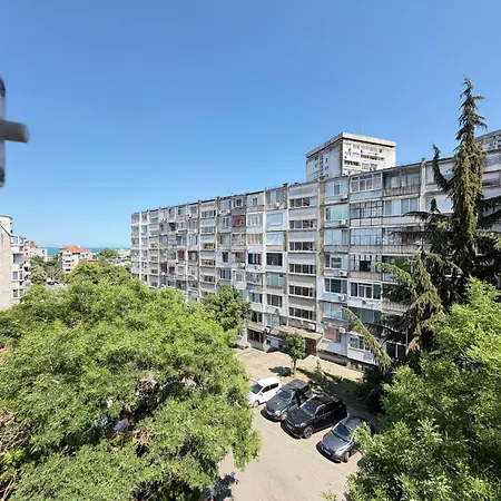 Azure Lazur 2bd 布尔加斯